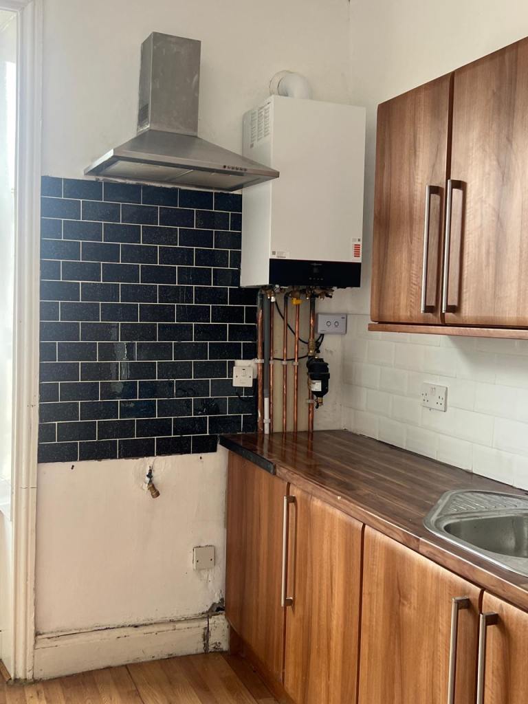 3 bed – BD7 Area – Near Town Centre