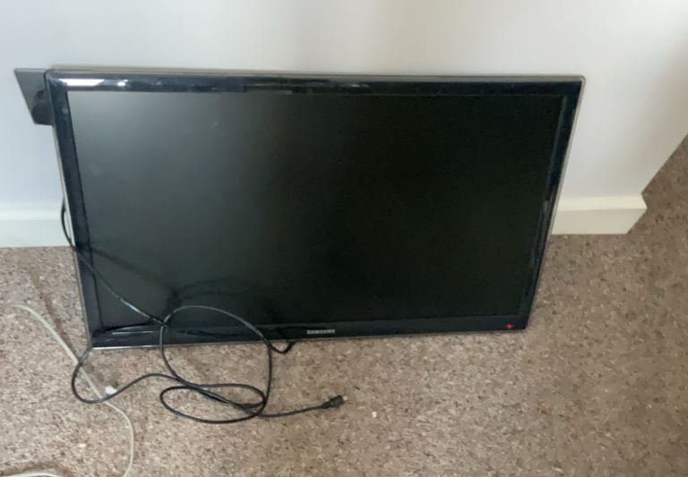 SAMSUNG 27” TV