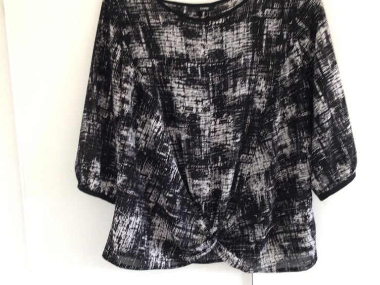 🌹George Blouse Size 16 🌹 It has wrap over Bottom please see photo for Description