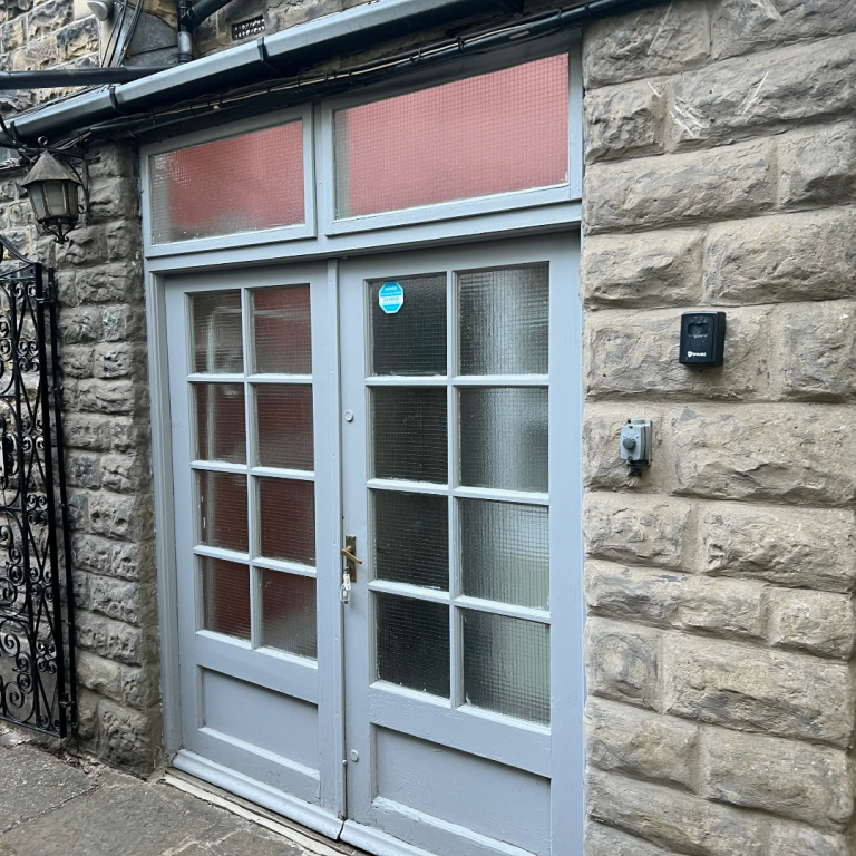 Spacious and Cosy 3 Bed Flat available for Rent in - LS6 4DH