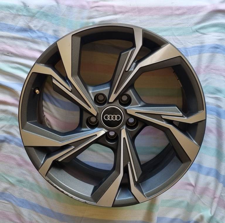 Audi A3 S Line alloy 19"