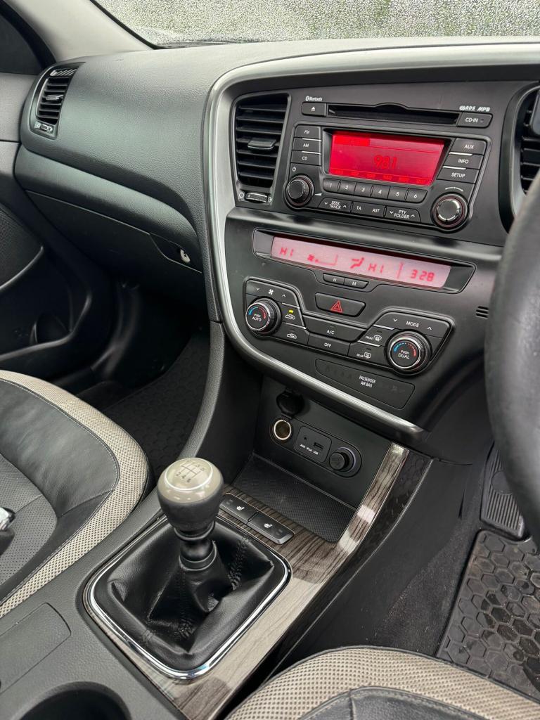 2012 Kia Optima 1.7 CRDi 2 Luxe 4dr Pan Roof Loaded* SALOON Diesel Manual