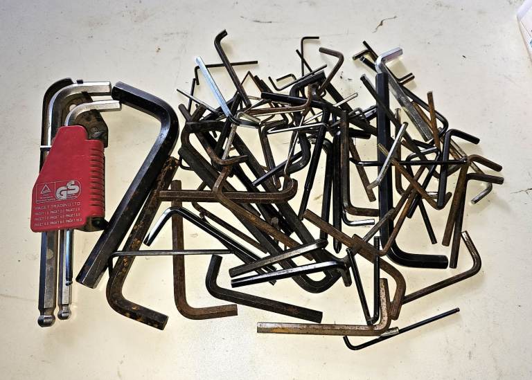 £10 Tub full of Allen Keys