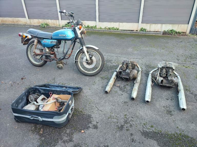 SUZUKI GT250 L (1974) None-Runner Spares or Repair (Includes 2x engines & much more) 