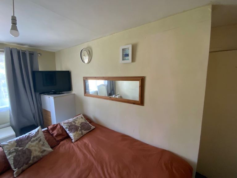 Nice Double Room to Rent in Romford 