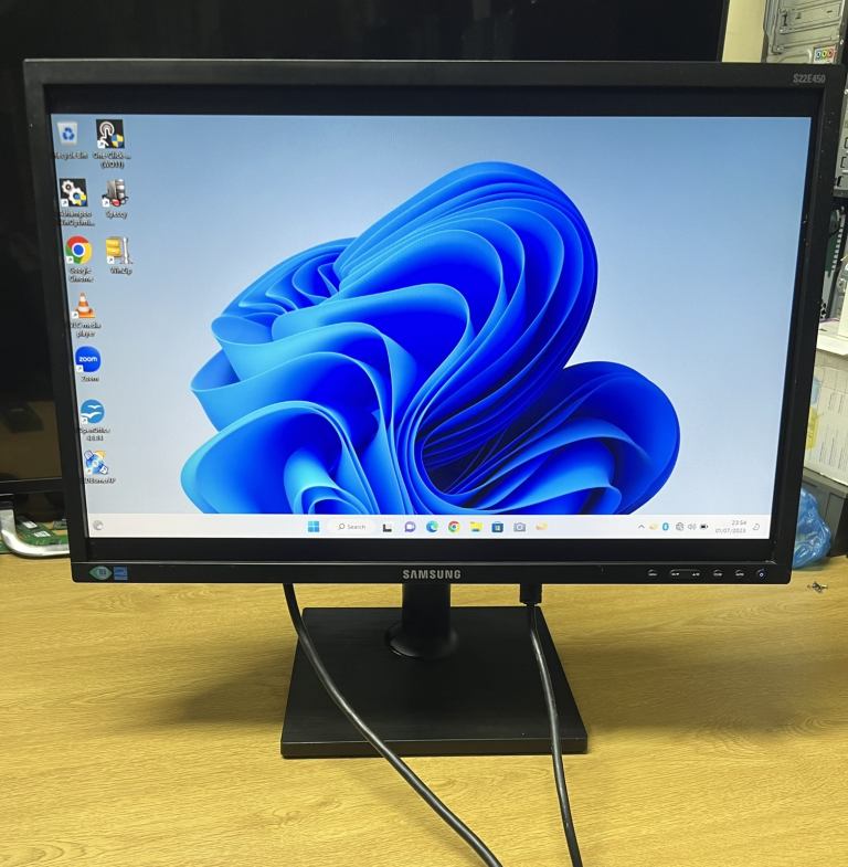 22Inch Samsung HD Widescreen monitor dvi ,Vga ports 