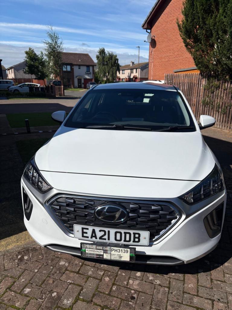 Edinburgh Private Hire taxi for rent