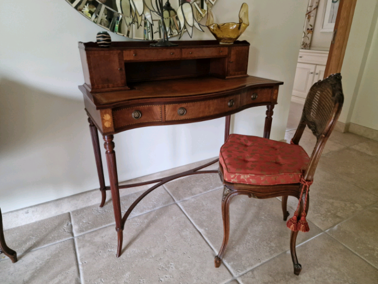 Mahogany Gainsborough ladies writing desk