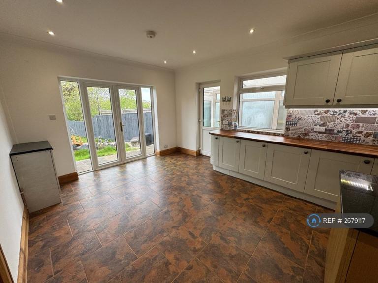 4 bedroom house in Rattle Road, Westham, Pevensey, BN24 (4 bed) (#2679117)