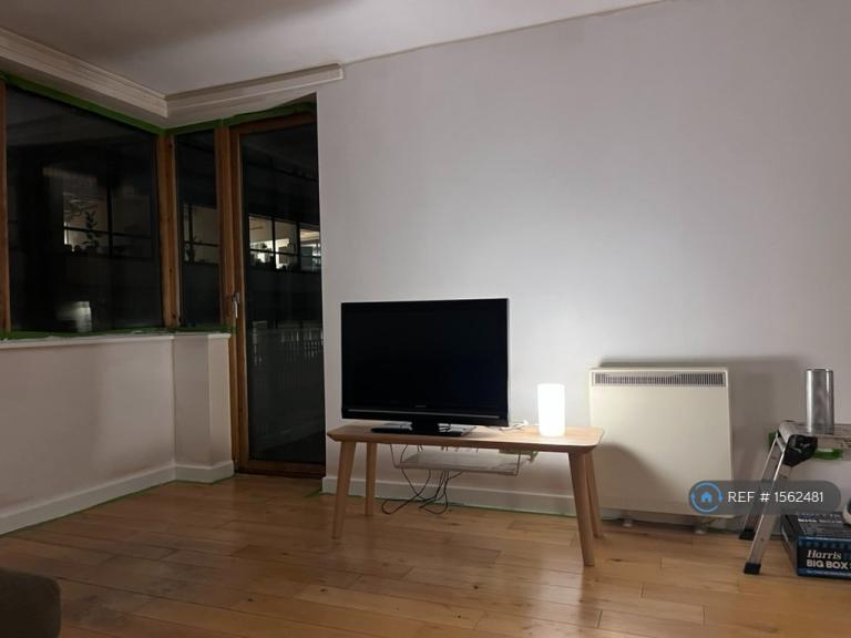 1 bedroom flat in Nichols Court, London, E2 (1 bed) (#1562481)