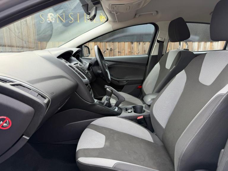 2012 Ford Focus 1.6 Zetec Euro 5 5dr HATCHBACK Petrol Manual