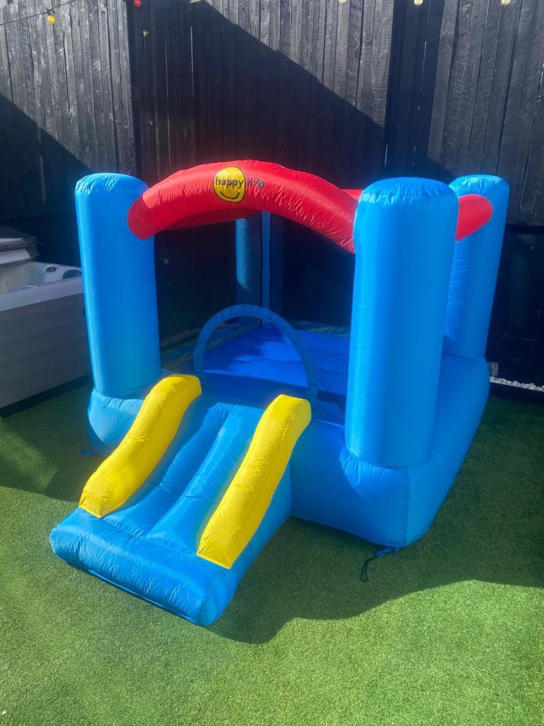 Kids inflatable bouncy castle