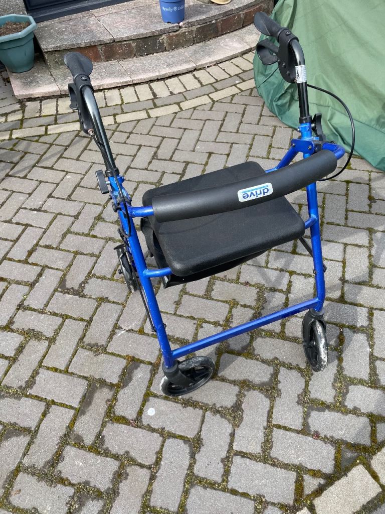 Drive 4 Wheel Rollator with seat
