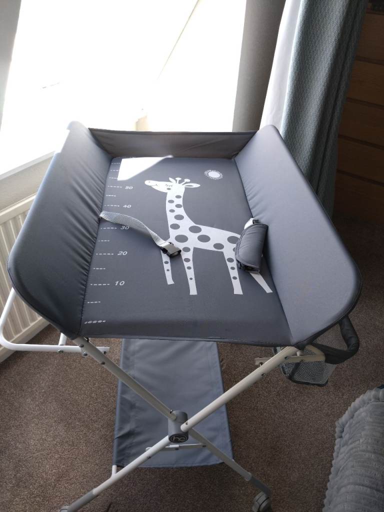 Baby changing table foldable 