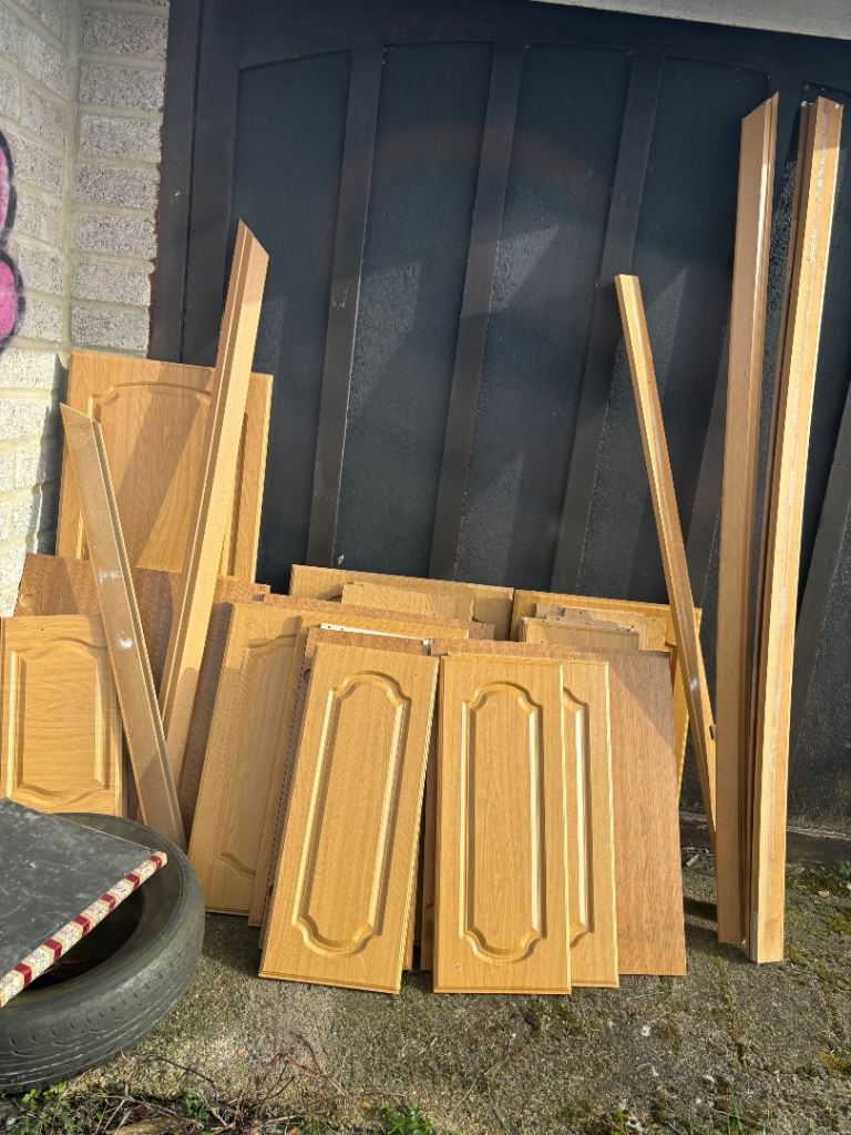 Brand new kitchen cuboard doors & trim 