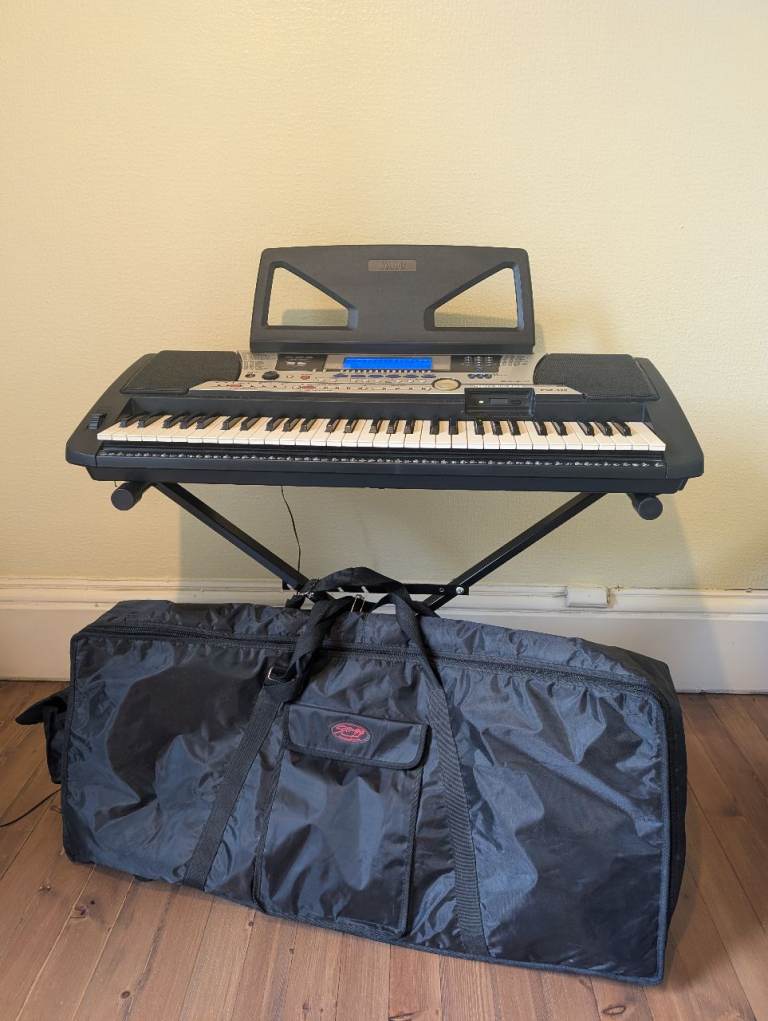 Yamaha PSR 550 Keyboard with accessories