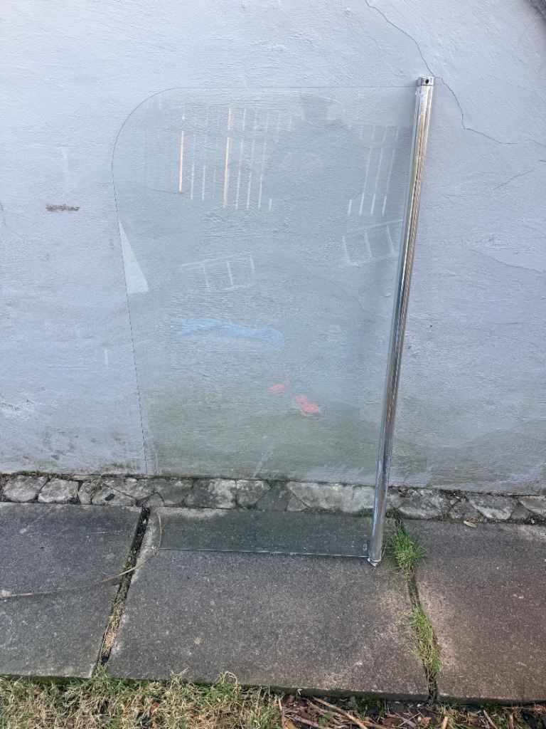 Safety glass free shower screen 