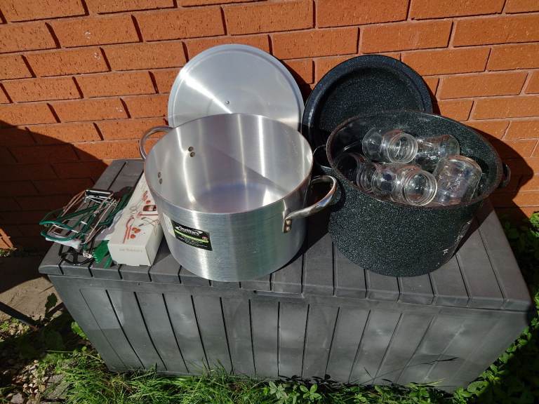 Two large kitchen pans with lidless kilner jars and accessories BS32 9AD