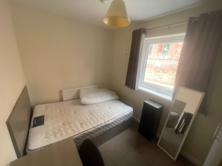 rooms x3 available cv1