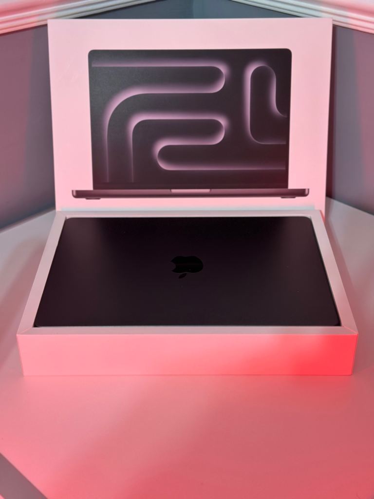 Apple MacBook Pro 14” (M5 Chip) – Like New Condition