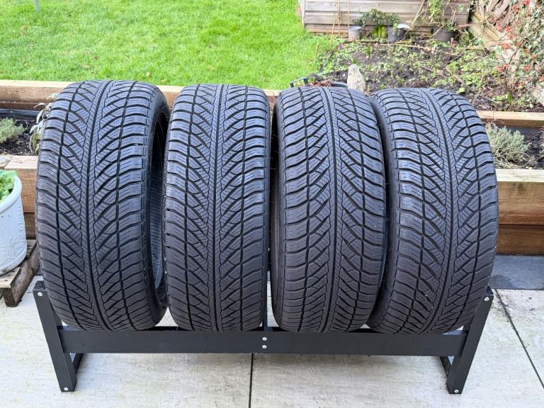 Goodyear ultra grip performance 8 tyres x 4