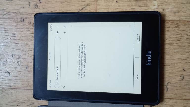 Kindle E-reader with Starry Night Case – great Condition