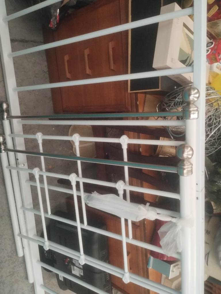 Single bed and mattress 