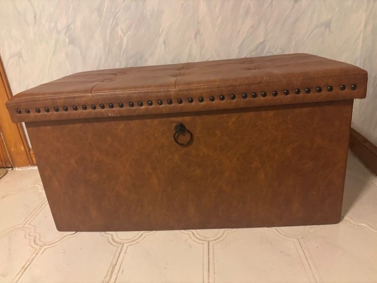 Brown Faux Leather Storage Chest/Ottoman – Good Condition