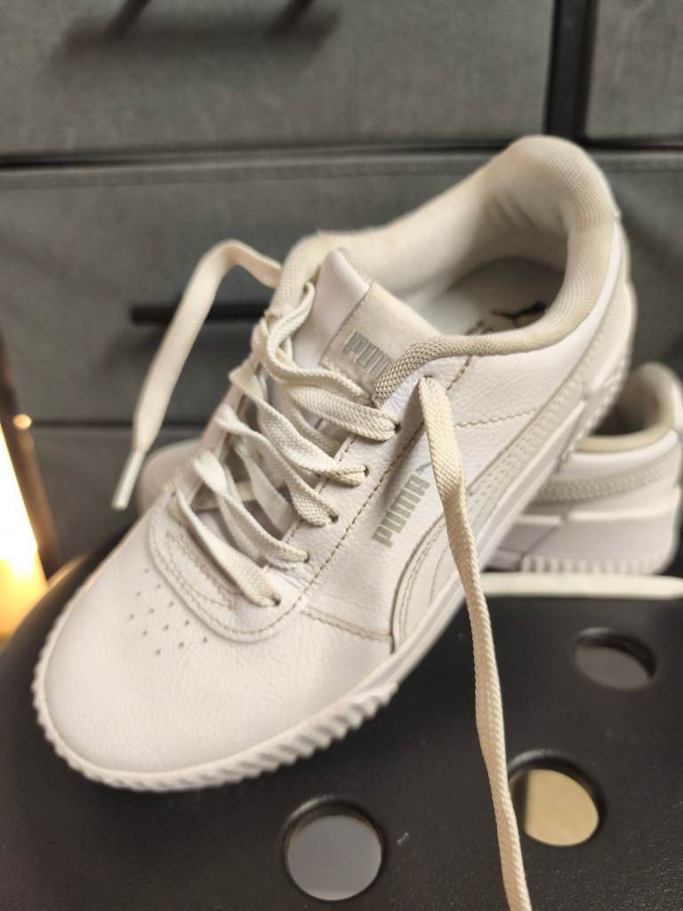 PUMA white sneakers UK3