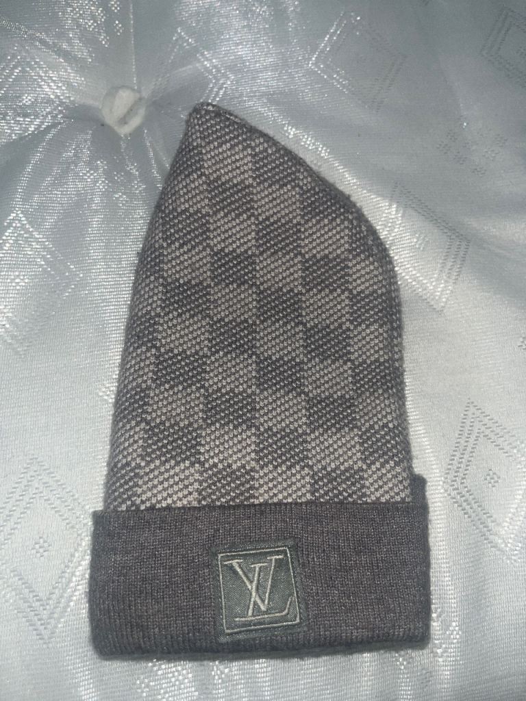 LV Hat grey and white