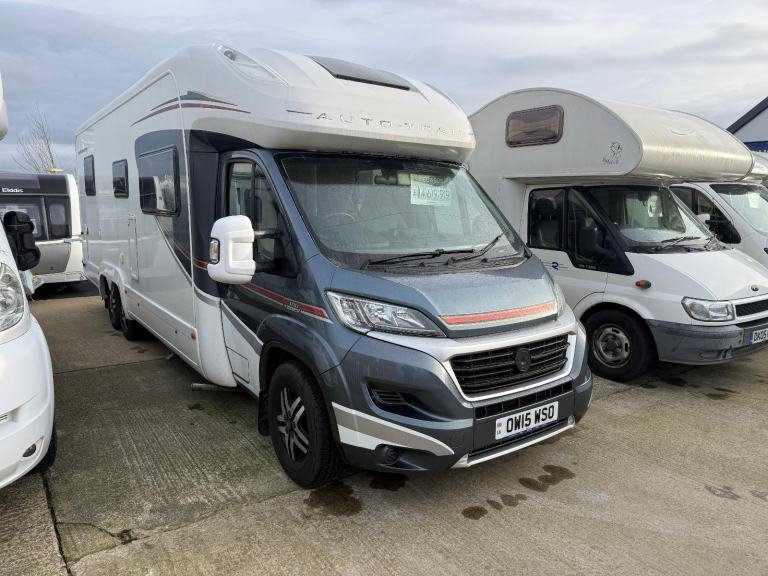 Auto Trail Comanche Tag Axle Rear Island Bed Middle Bathroom