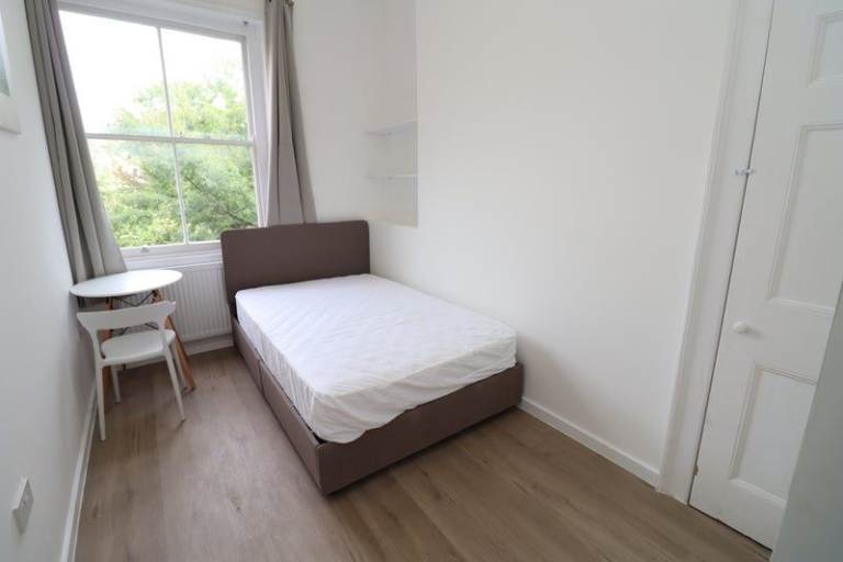 Double Room in Lovely House Share | Bow Road E3