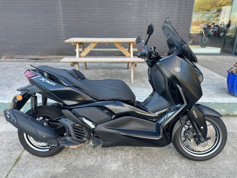 Yamaha X-Max 125 Xmax125 Tech Max in Black