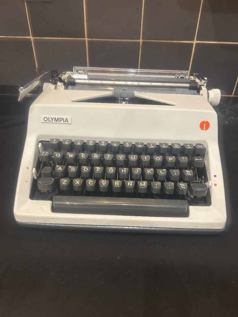 Olympia Werke Ag. Wilhelmshaven Western Germany SM8 Typewriter 44640218