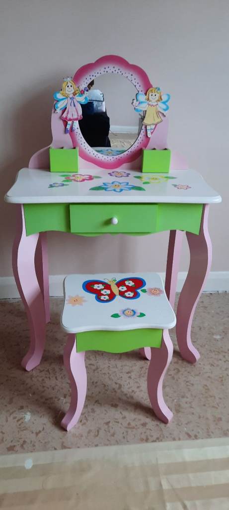 green emerald velvet dress Amazon.com: lukazoo Kids Vanity Set with Mirror and Stool, Beauty Makeup Vanity  Table with Large Drawer and Chair Set for Toddlers and Kids, Wooden Girls  Makeup Dressing Table : Home & Kitchen