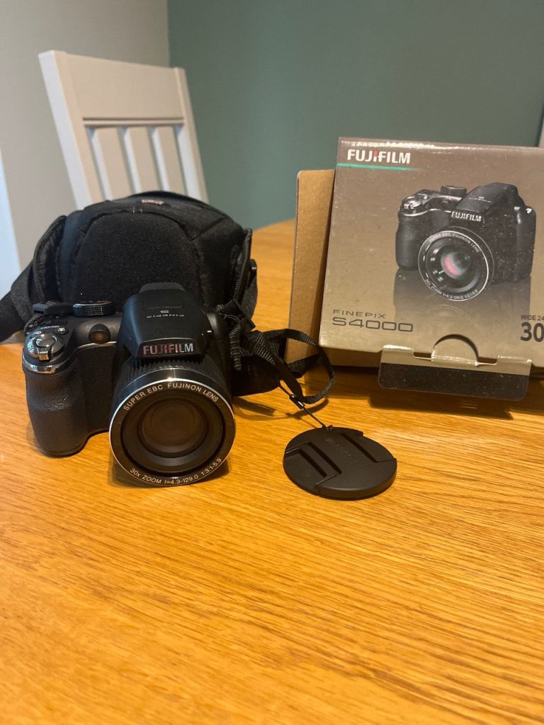 Fujifilm Finepix S4000 camera