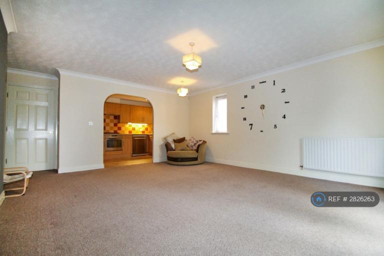 2 bedroom flat in Minster Drive, Bradford, BD4 (2 bed) (#2826263)