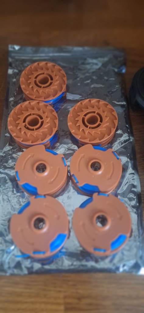Qualcast Grass strimmer spools and x3 caps for grass strimmer