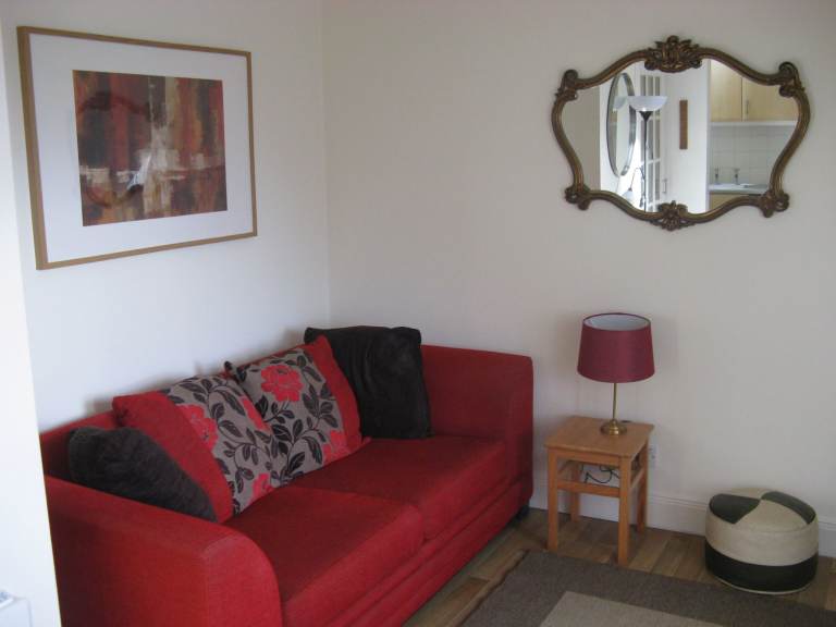 Charming 1-bedroom seaside attic flat in Portobello