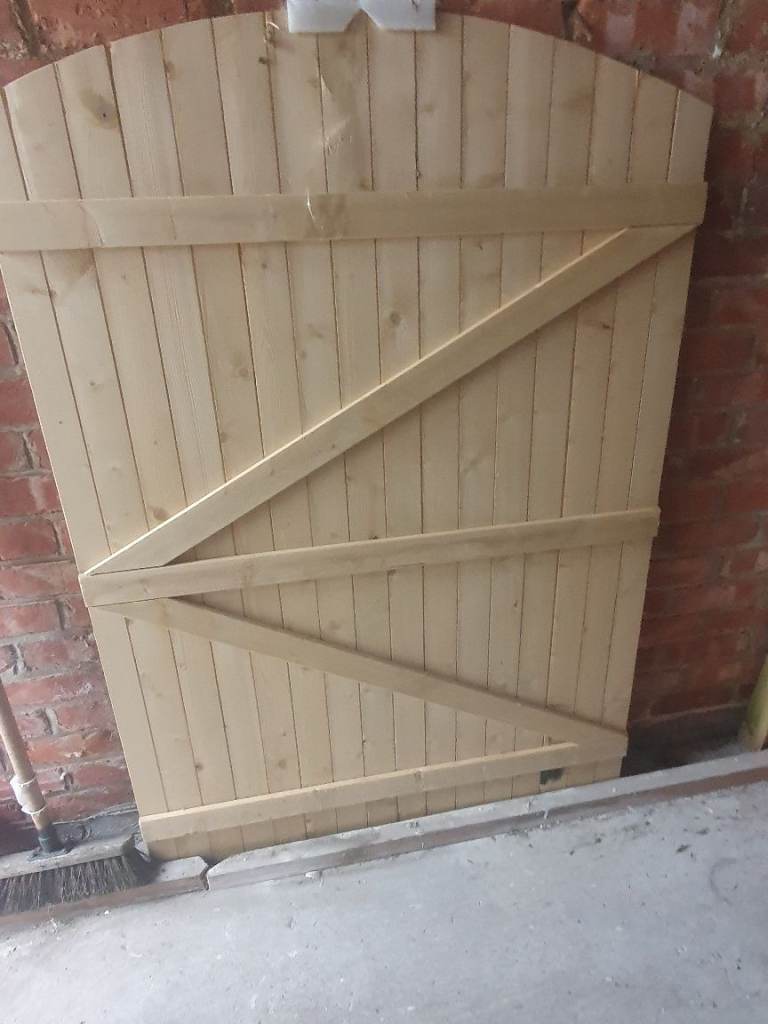 Wooden gate- NEW in packaging- 150Hx105cms