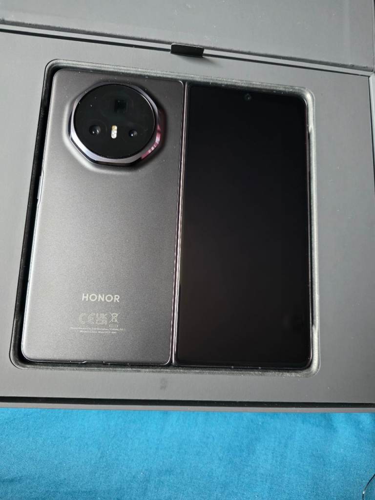 Honor magic v3 like new 512 gb in box 