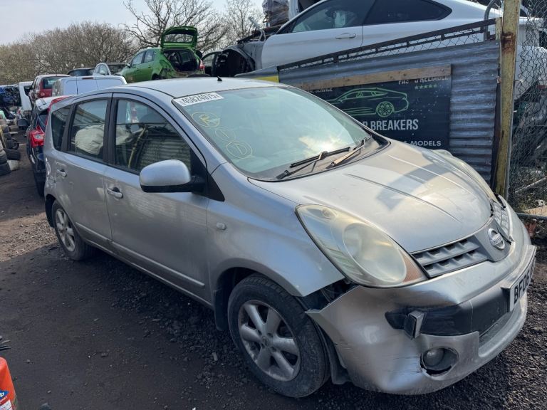 Nissan note 1.6 2006 grey BREAKING FOR PARTS 