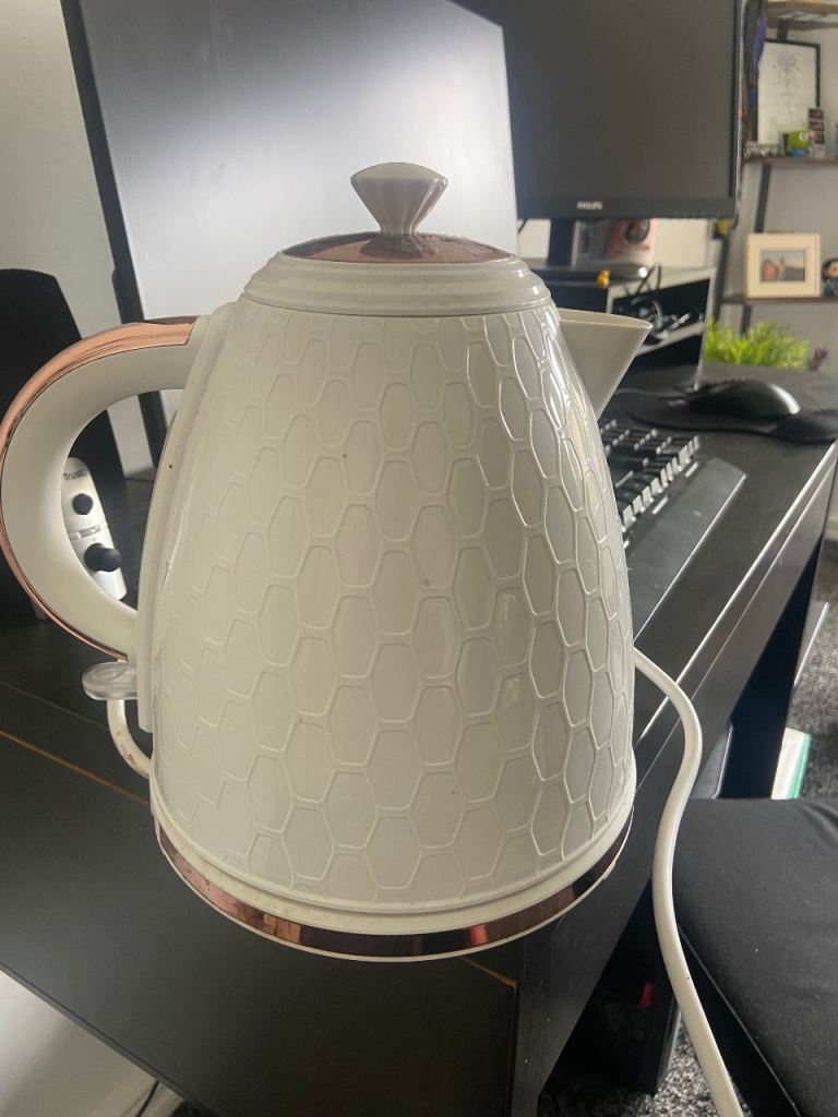 Kettle - white and rose gold 