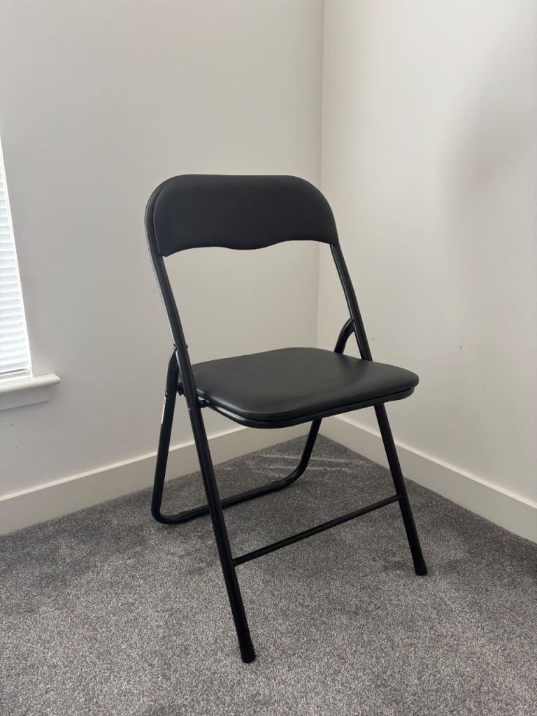 Black chair 