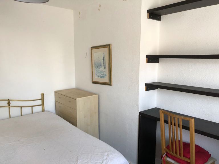 Room available now. £630