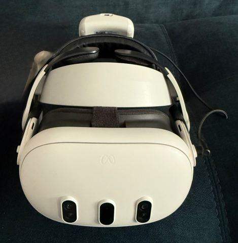 Quest 3 128GB with Bobo Headstrap and 1 extender battery