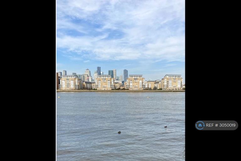 1 bedroom in St. Davids Square, London, E14 (#3050019)