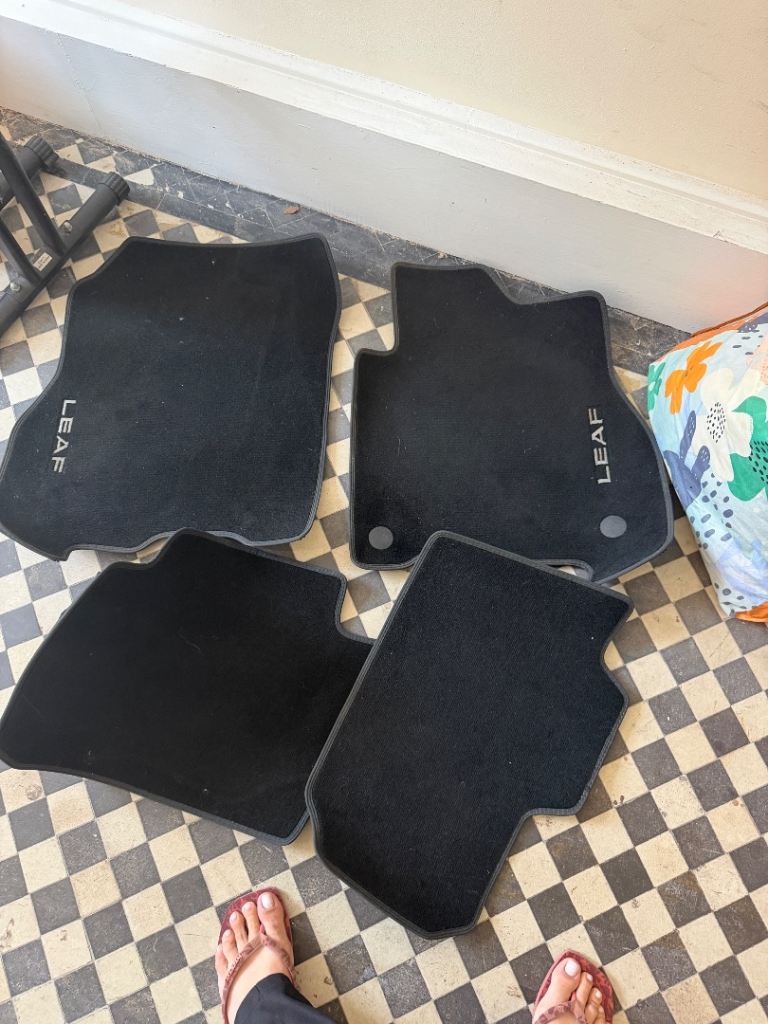 Genuine Nissan Leaf Carpet Floor Mats Set of 4 Black 