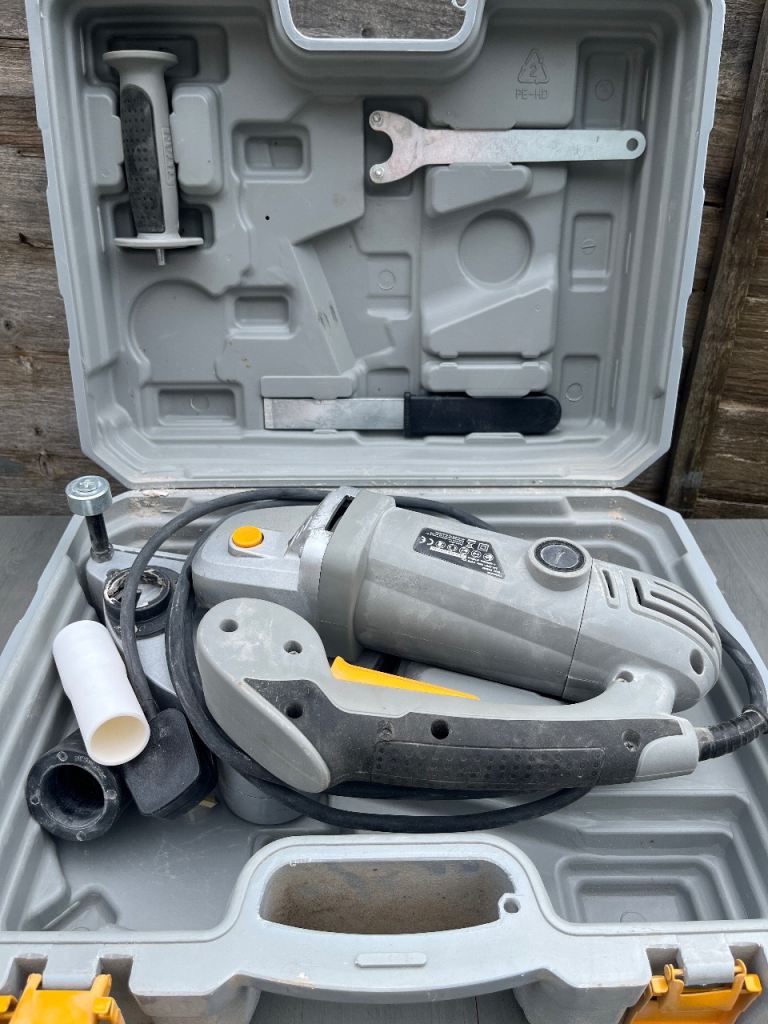 Titan Wall Chaser TTB293WCH with Case – 1700W