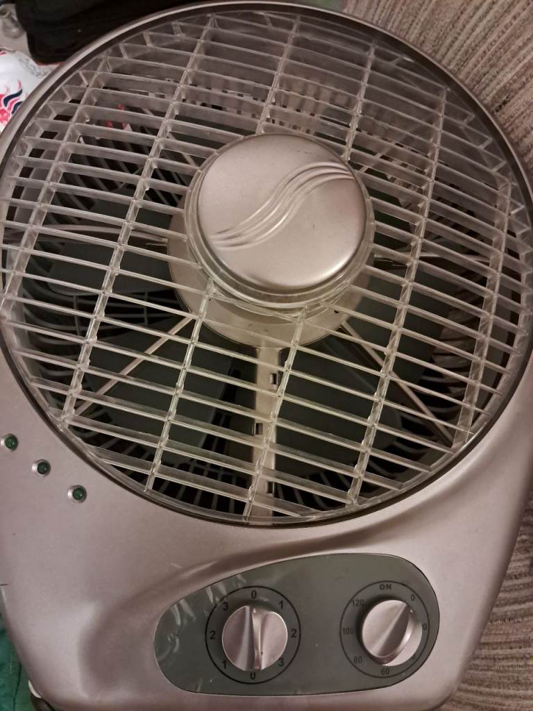 Silver Desk Fan 3 Speed Settings with timer and oscillation .fromsw15. 
